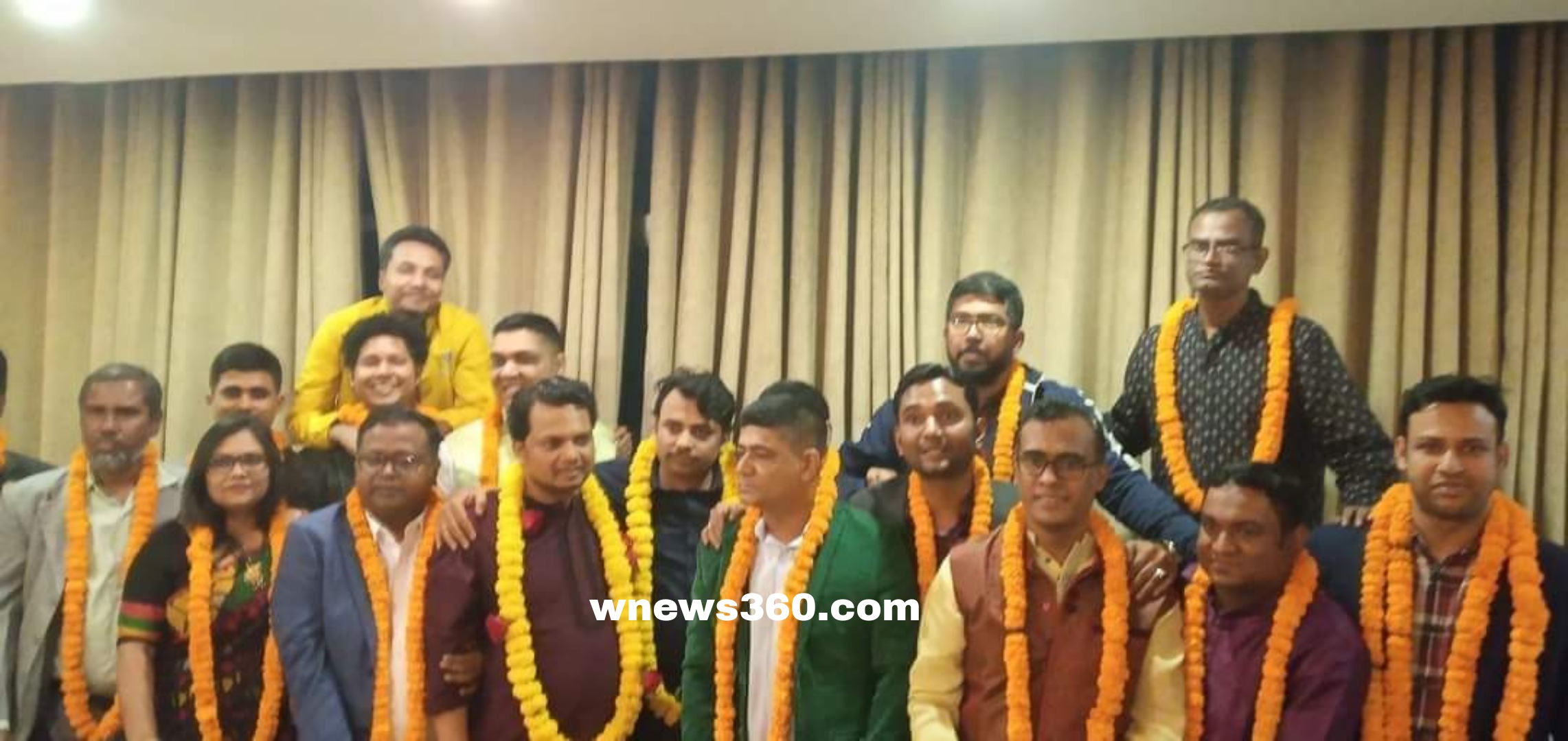 Picsart_22-12-23_20-49-38-633.jpg